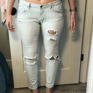 Vigoss off-white distressed ankle jeans